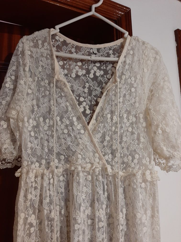 Vestido em renda marca Maitté