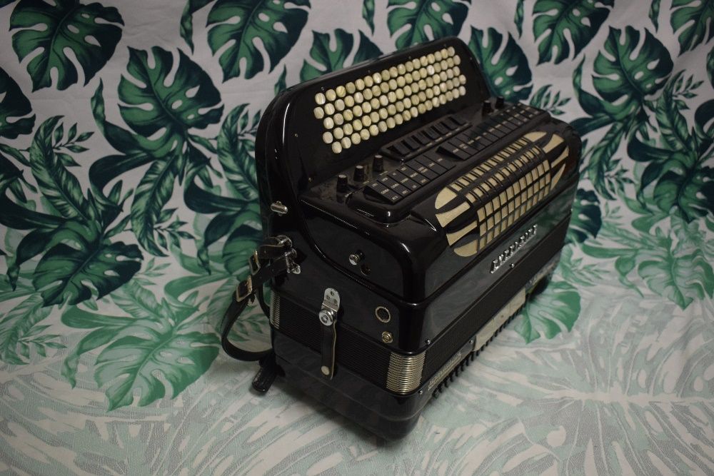 Acordeao Excelsior Com Sistema Midi a Fonsionar,N 184