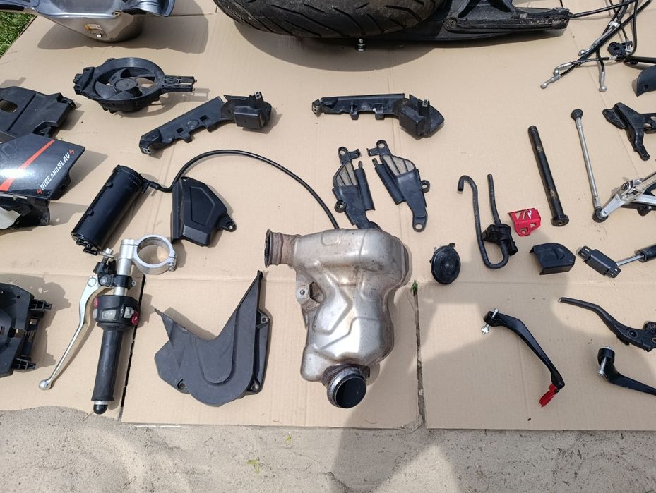 Części część KTM Adventure Duke 790 ADV 18 – 23 r bak koło plastiki L1