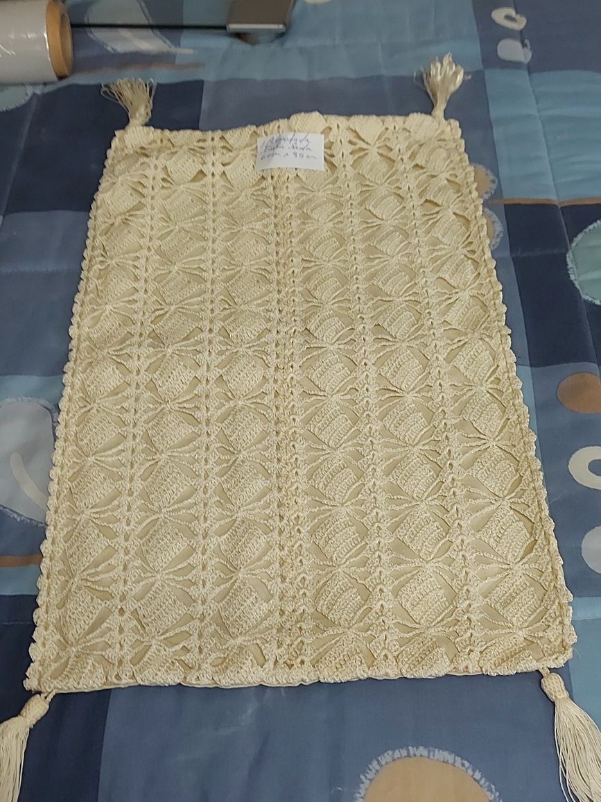 Almofada retangular croché linha de seda