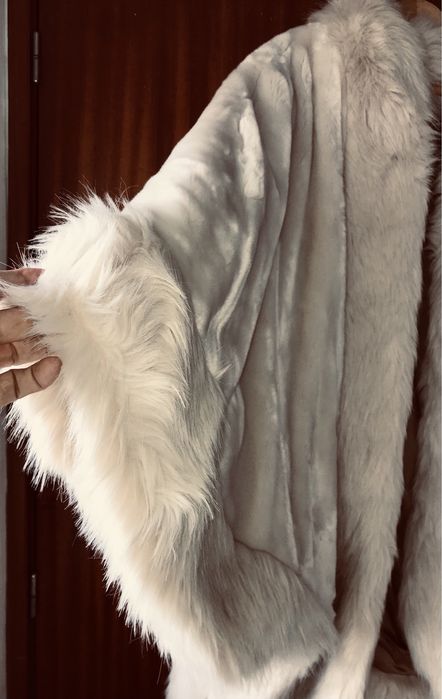 Elegante Capa branca, Nova