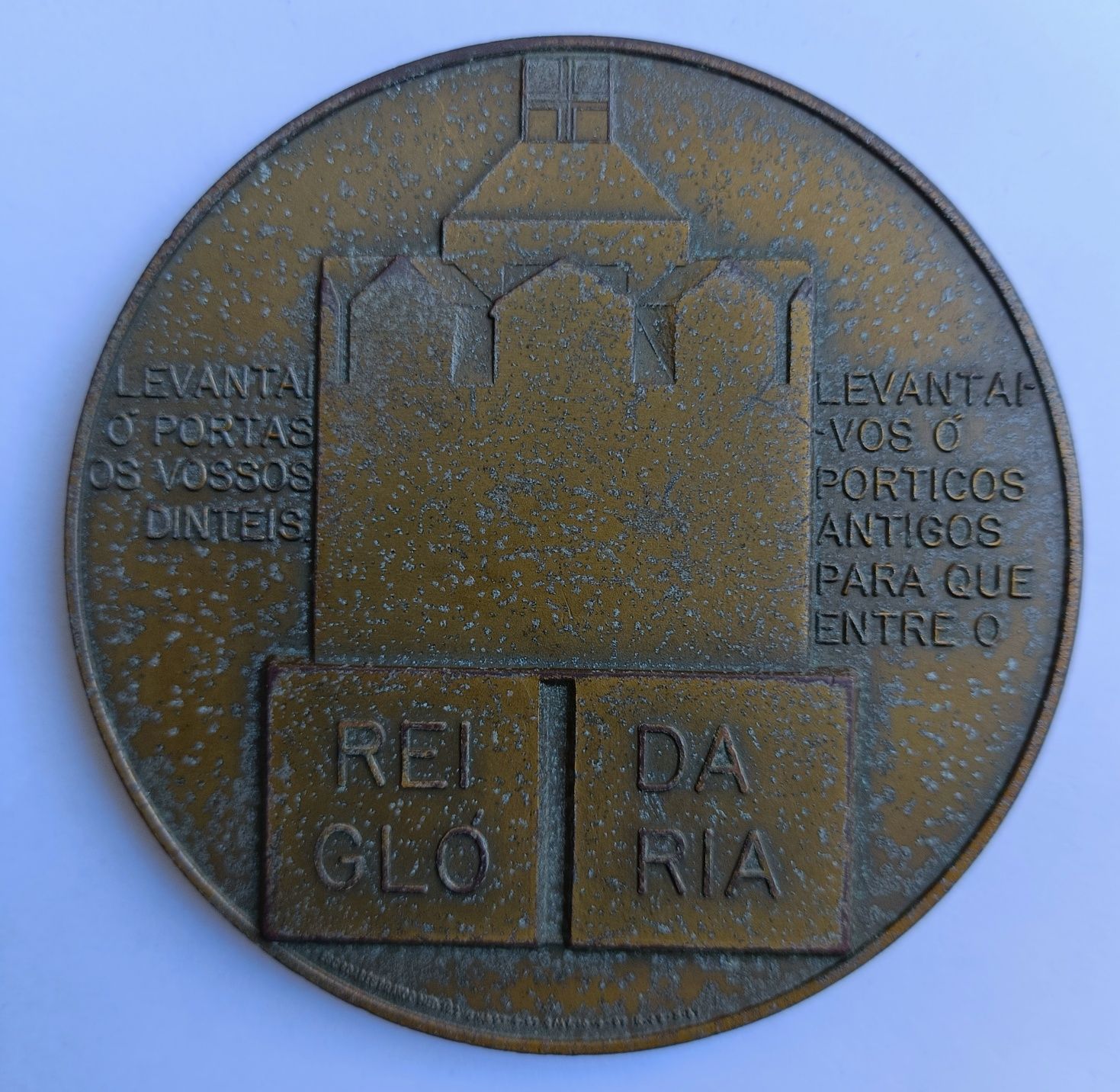 Medalha de Igreja Paroquial de Cristo Rei. Portela de Sacavém.