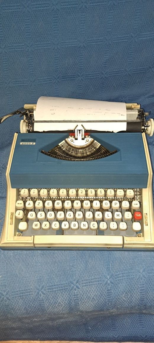 Máquina  de escrever à  mão