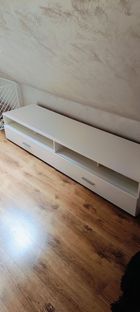 Biała szafka RTV