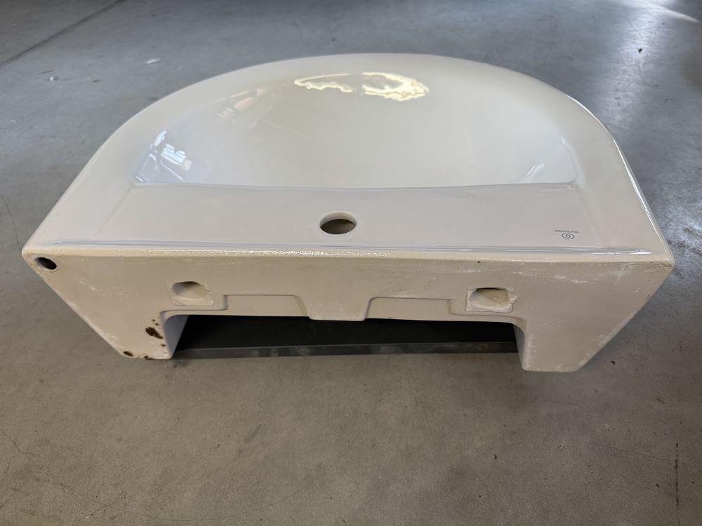 Umywalka 60cm z korkiem