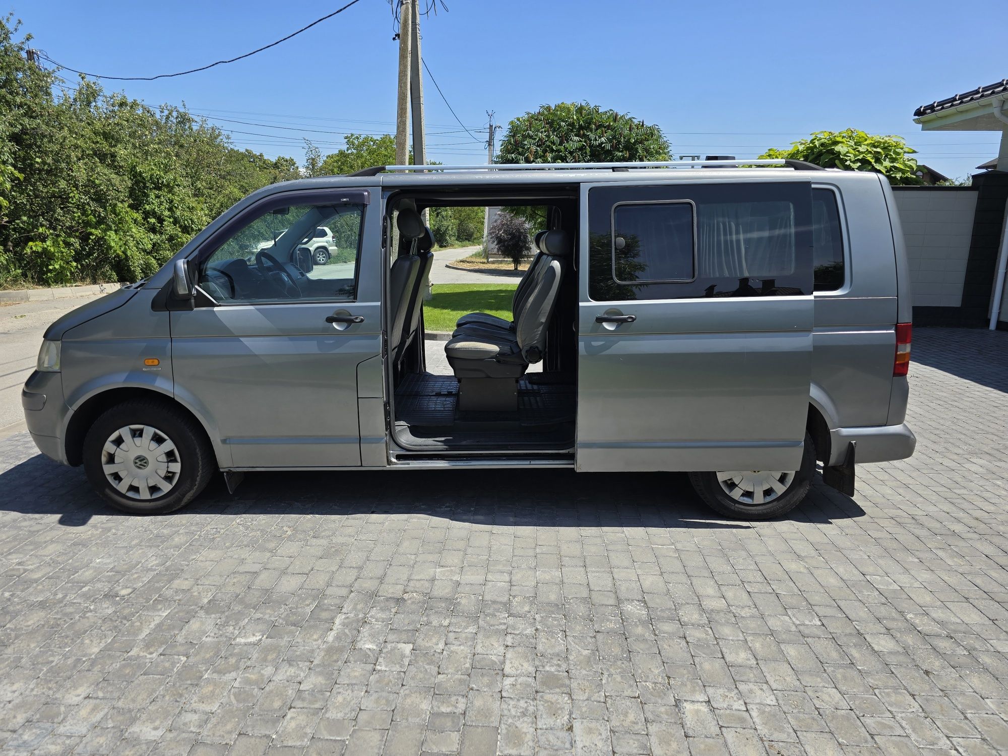 Продам Volkswagen Caravelle 9 мест
