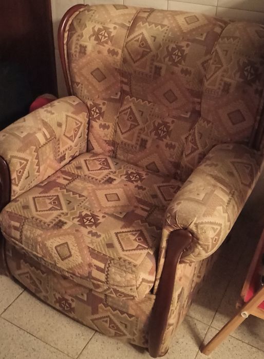 Vendo conjunto de 2 poltronas e 1 sofá 3 lugares