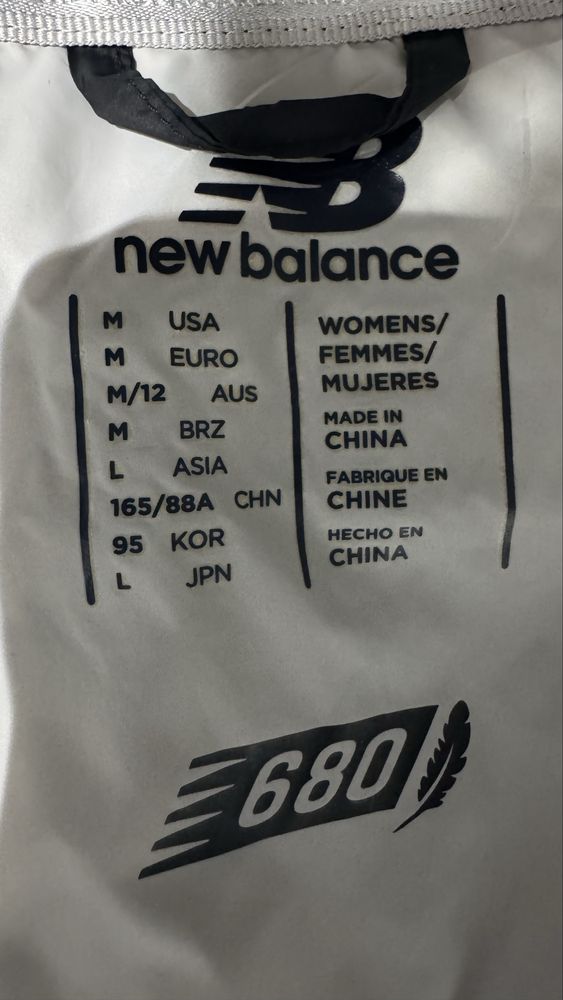 Продам жіночий пуховик New Balance 680