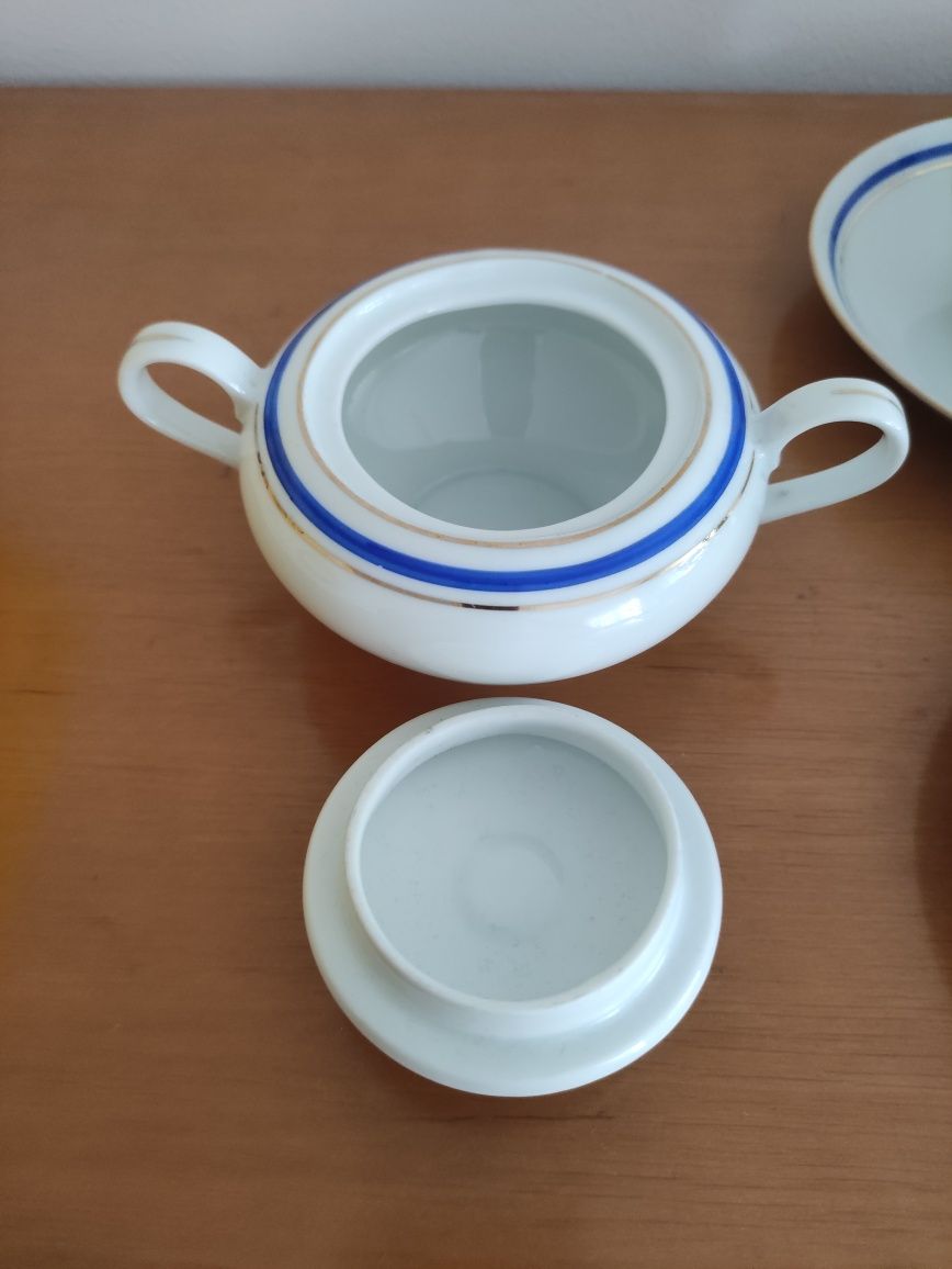 Filiżanki z podstawkami + cukiernica, Wawel stara porcelana l