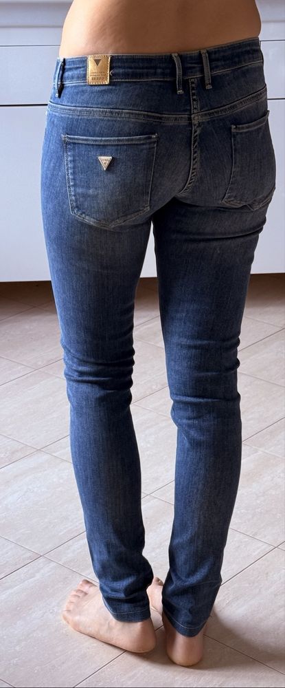 Guess dżinsy damskie slim jogger 26 spodnie