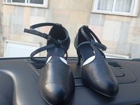 Sapatos de dança novos