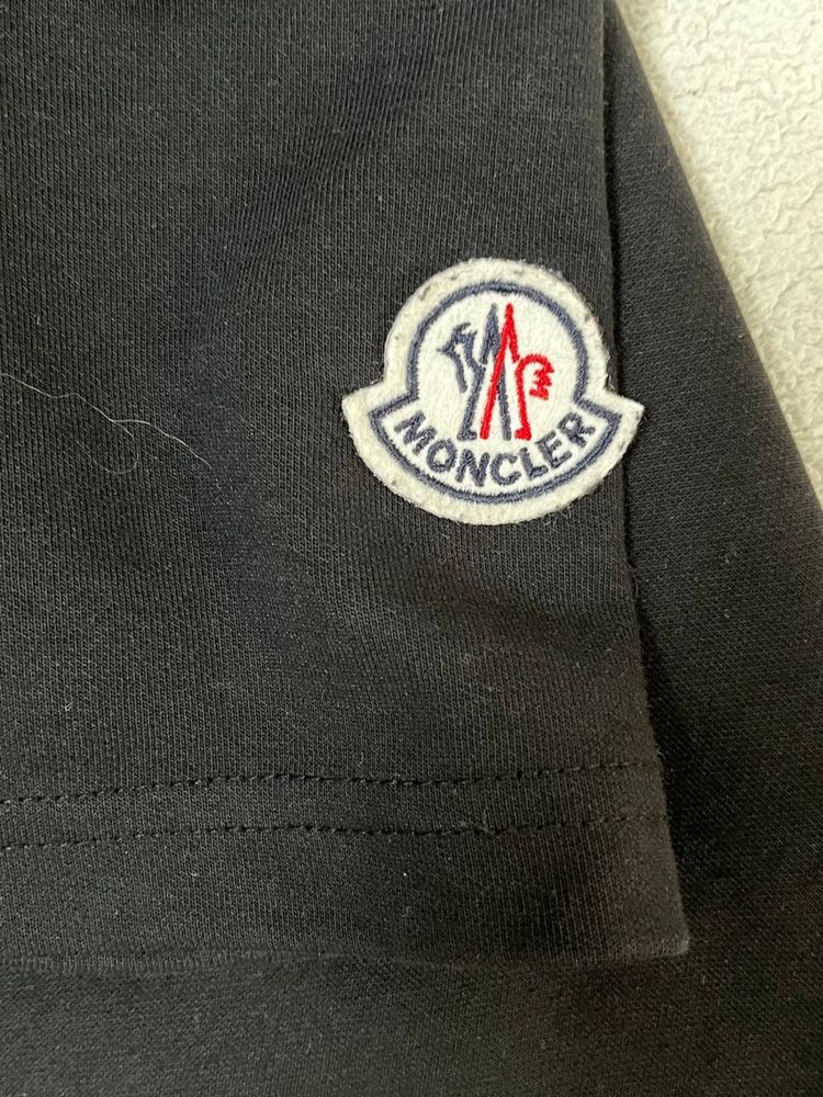 футболка Moncler