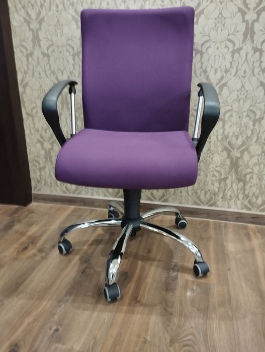 Продам офісне крісло.
Продам комп'ютерне крісло в чудовому ст