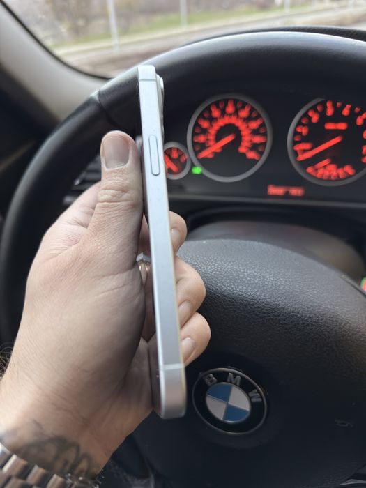 Iphone 15 на 128 идеал .