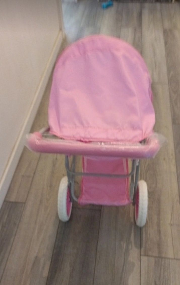 Carrinho de bebê de brincar com 2 lugares. Como novo.