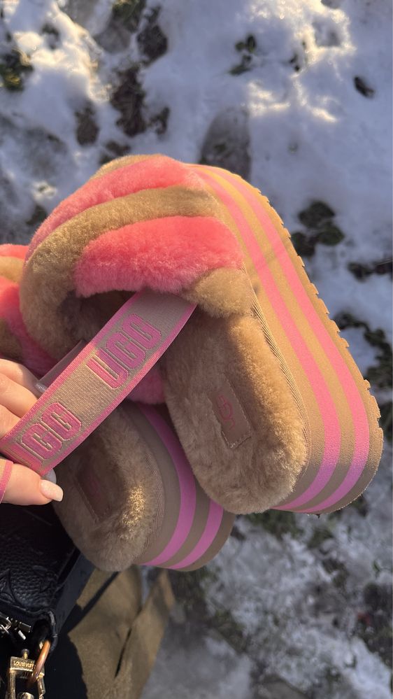 Оригінальні босоніжки ugg на платформі