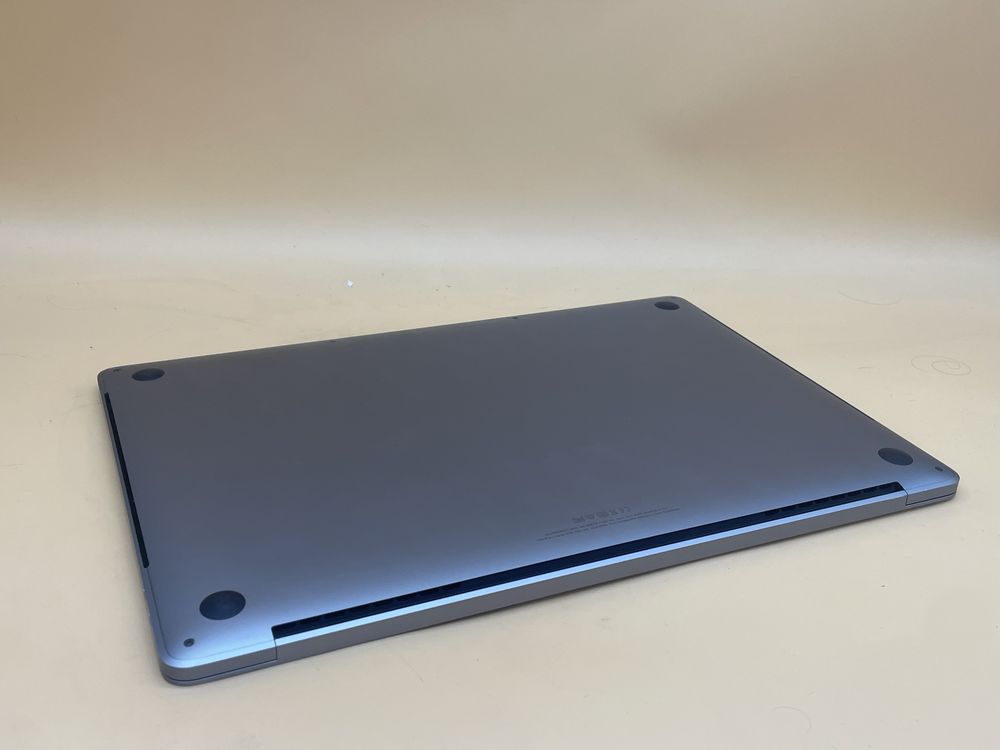 Macbook pro 2017 15.4 256gb ssd  i7 16 gb оперативної памʼяті