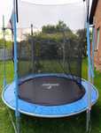 Sprzedam trampolinę ogrodową z siatką – 8 ft (252 cm)