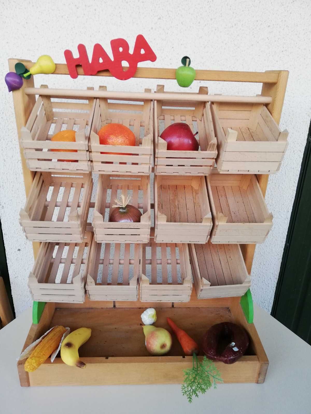 Expositor frutas e legumes em madeira