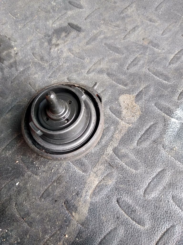 Korek wlewu paliwa VW passat b6 oryginał