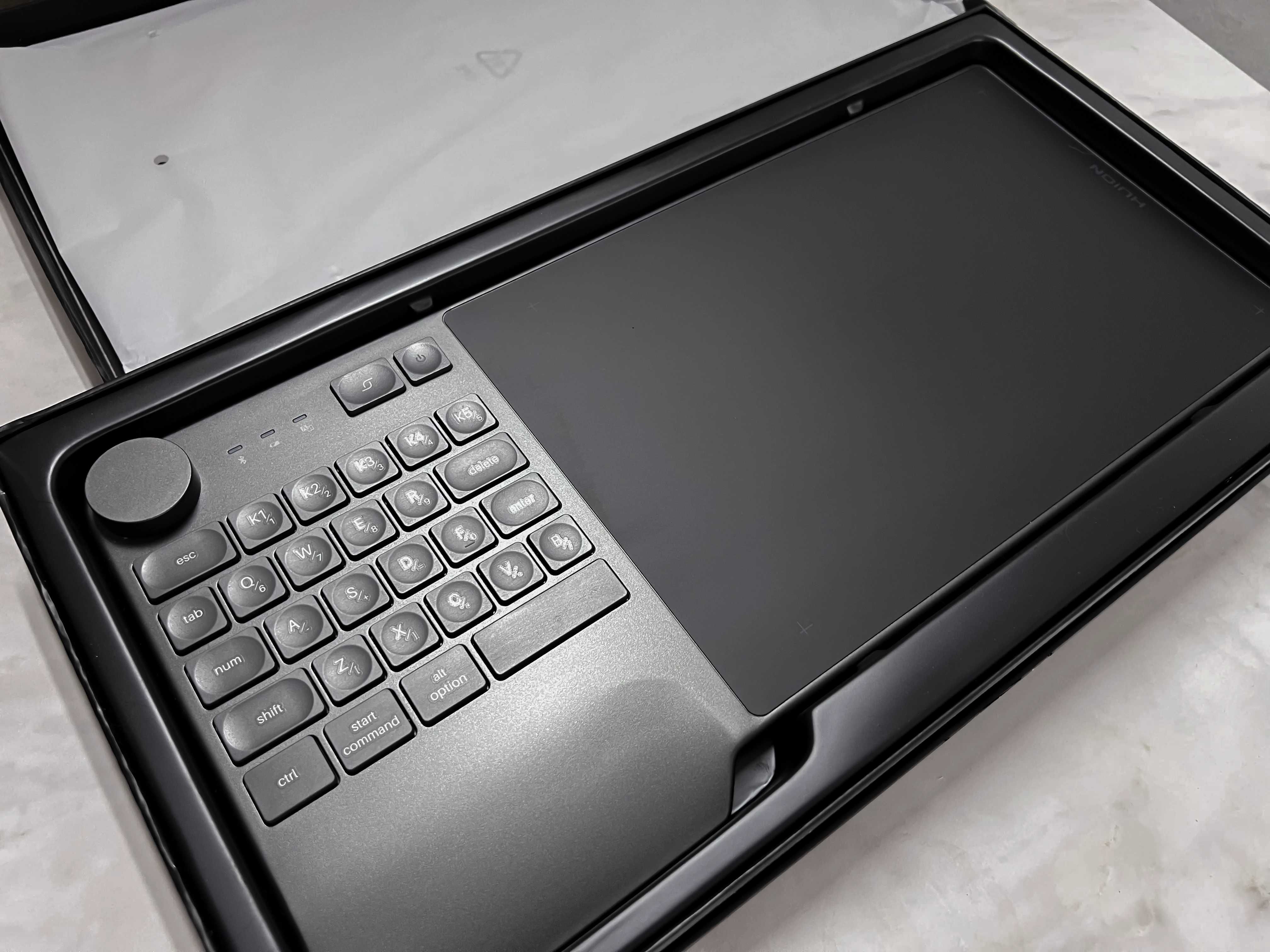Tablet graficzny z klawiaturą - Huion Inspiroy Keydial KD200