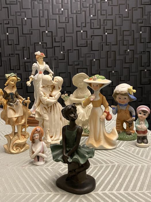 Статуэтка. Бисквитный фарфор. Италия. Винтаж