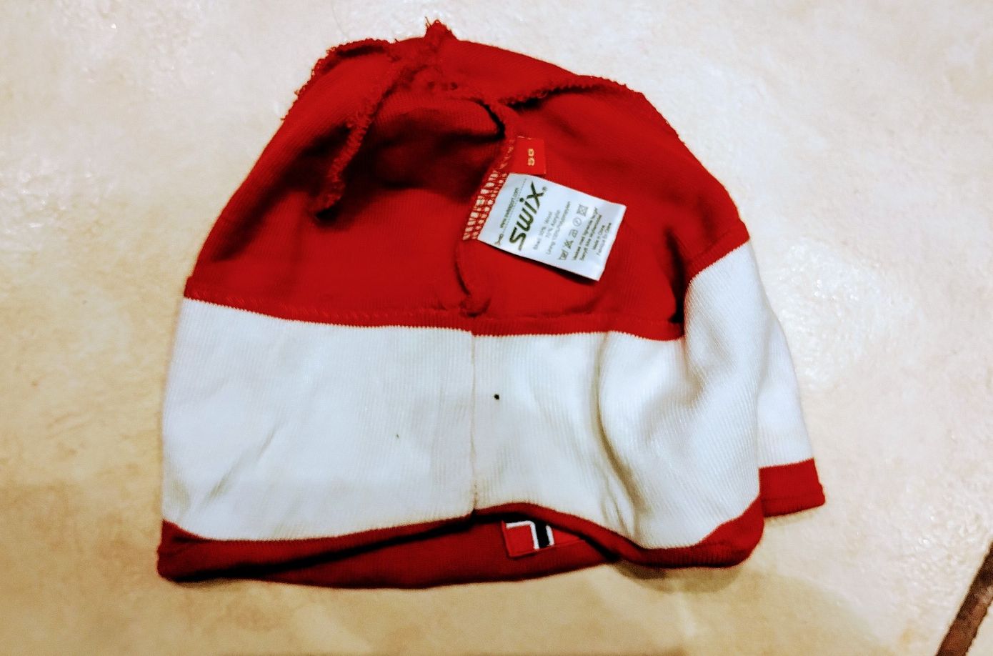 Swix Tradition czerwona, średnio ciepła. wełna 30% akryl 70%