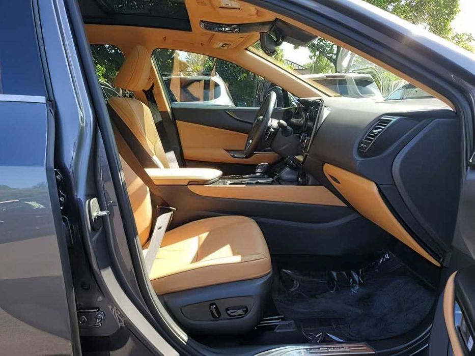 Lexus NX      2024