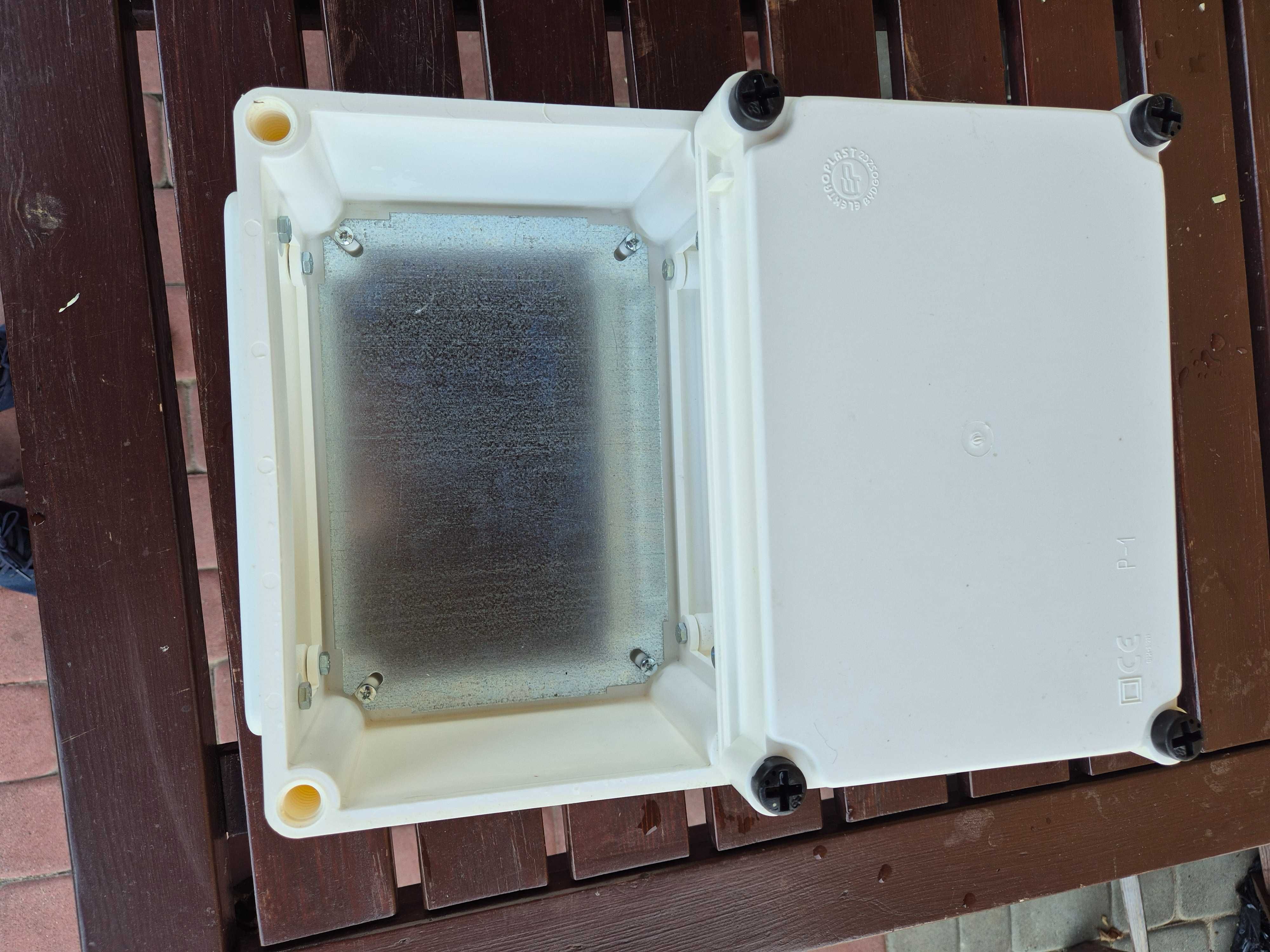 Skrzynka instalacyjna typu Z 1 / 2 ELEKTROPLAST.