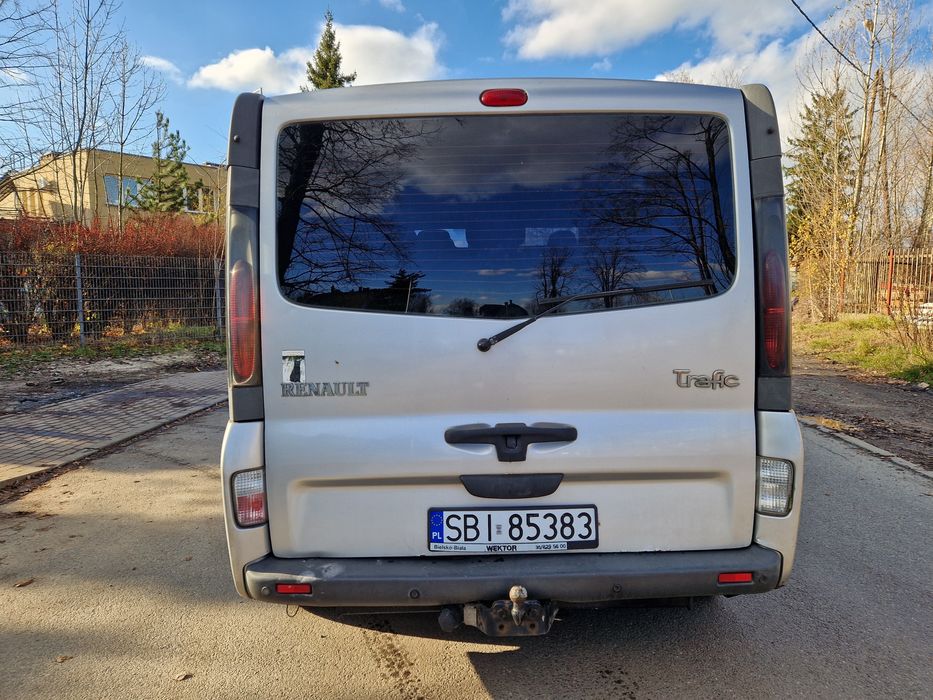Renault Trafic 2.5 DCI 8 osób !