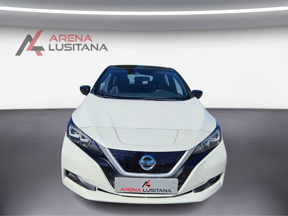 Nissan Leaf N-Connecta Two Tone