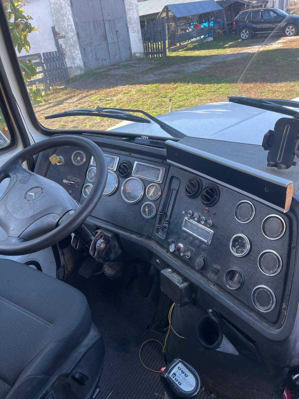Вантажний автомобіль Ford L9000