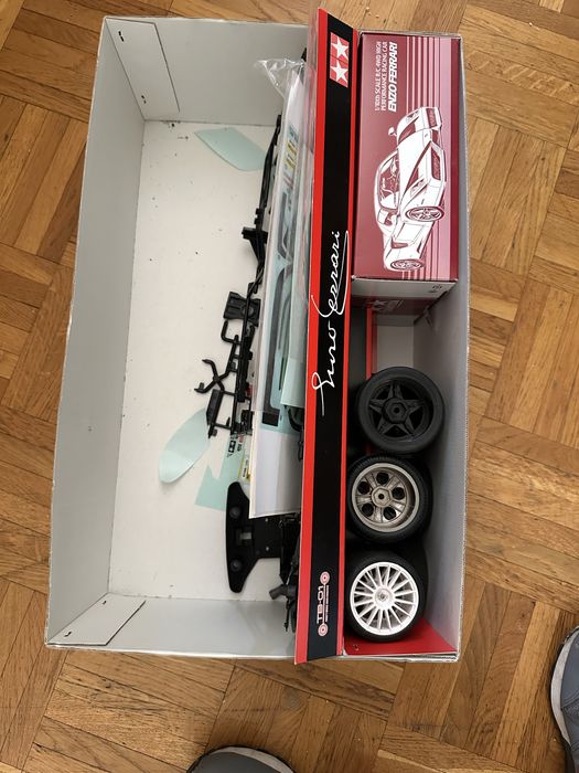 Vendo tamiya tb-01 enzo ferrari muito raro em bom estado
