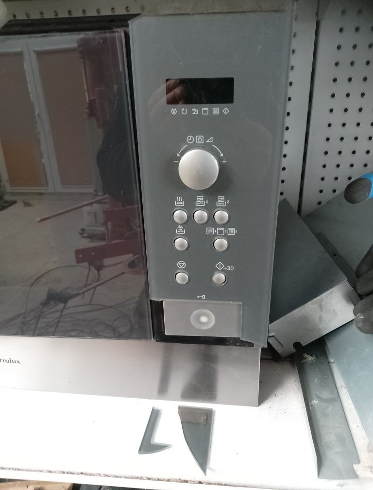 Mikrofala do zabudowy Electrolux
