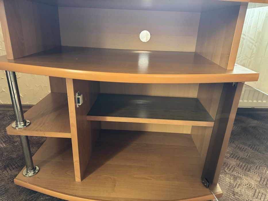 Szafka pod telewzior ze szkalną szybą