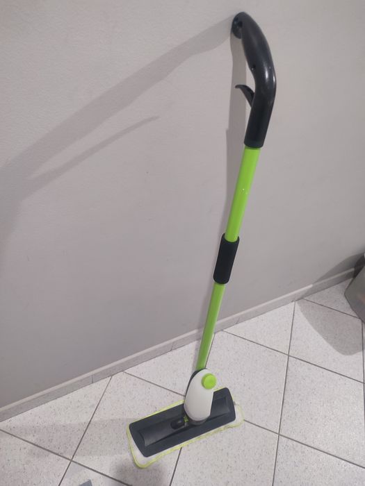 Mop z pojemnikiem na płyn