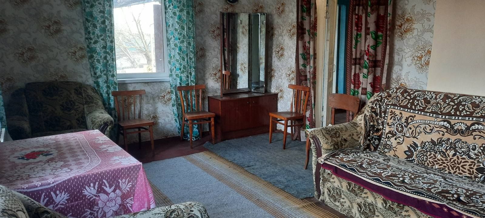 Будинок в центрі села, фасад під бізнес, дом