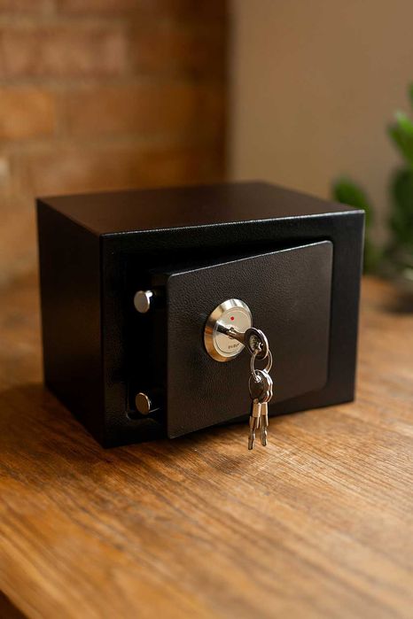 Sejf kasetka skrytka na zamek klucz solidny mocny domowy metal ścienny