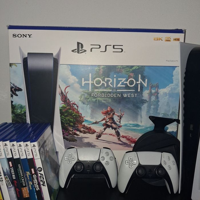 PlayStation 5 + 2 comandos + 9 jogos PS5 — €580
