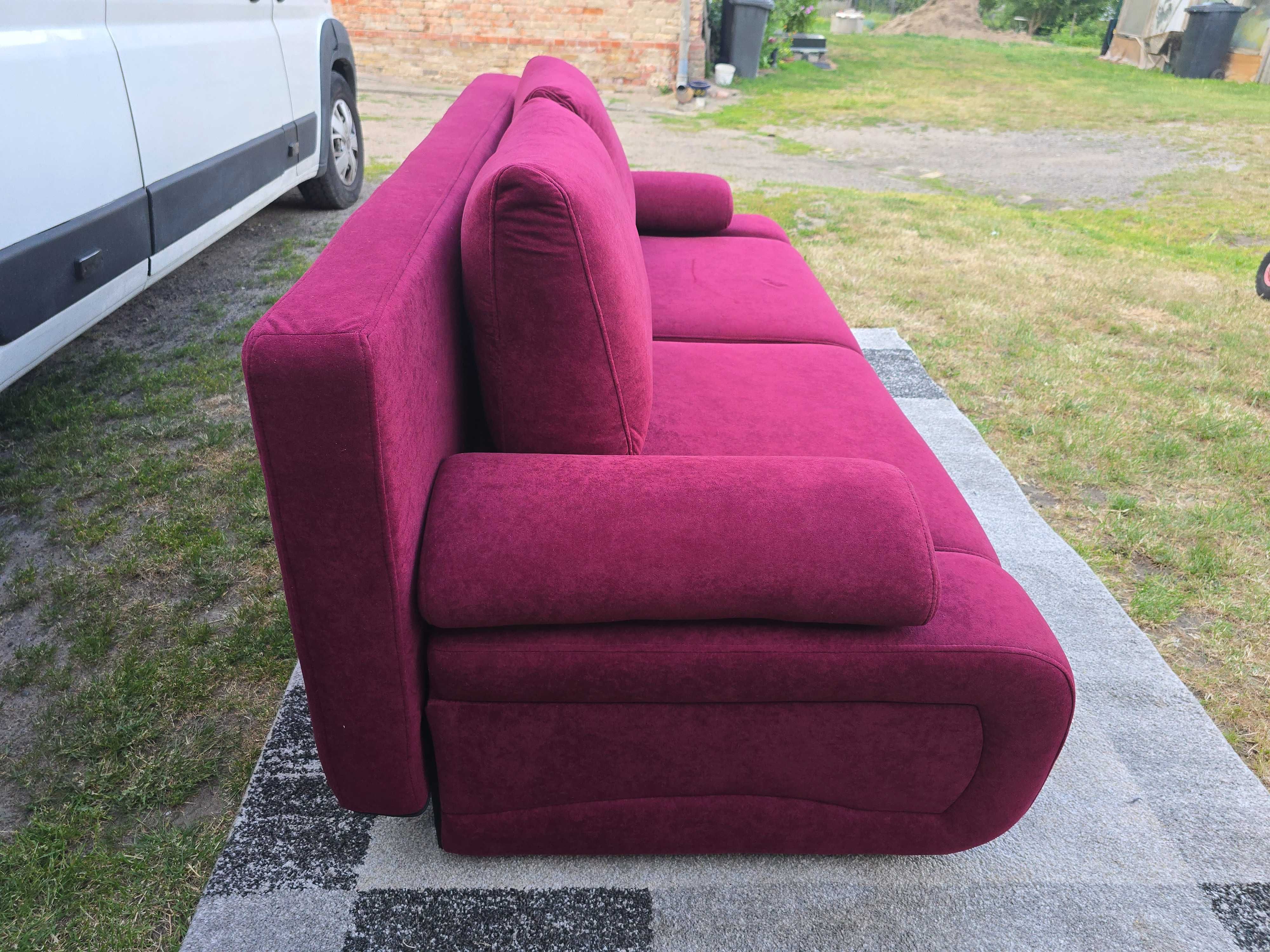 Sofa z funkcją spania i pojemnikiem na pościel