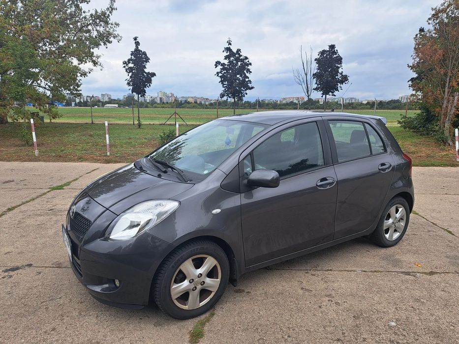 Toyota Yaris super ekonomiczny, sprawna klimatyzacja, opony całoroczne