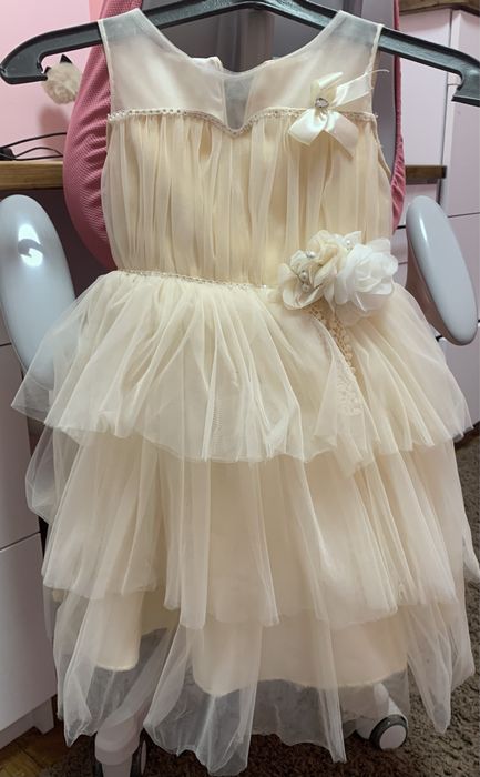 Продам плаття для дівчинки