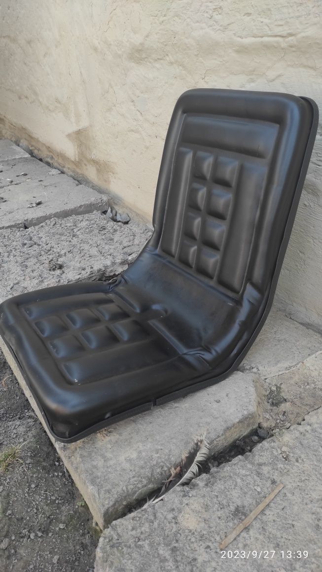 Продам сидіння  універсальне.