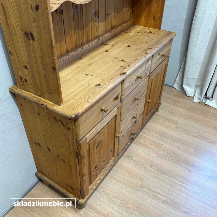 110925 Klasyczny skandynawski kredens sosnowy o szerokości 140 cm