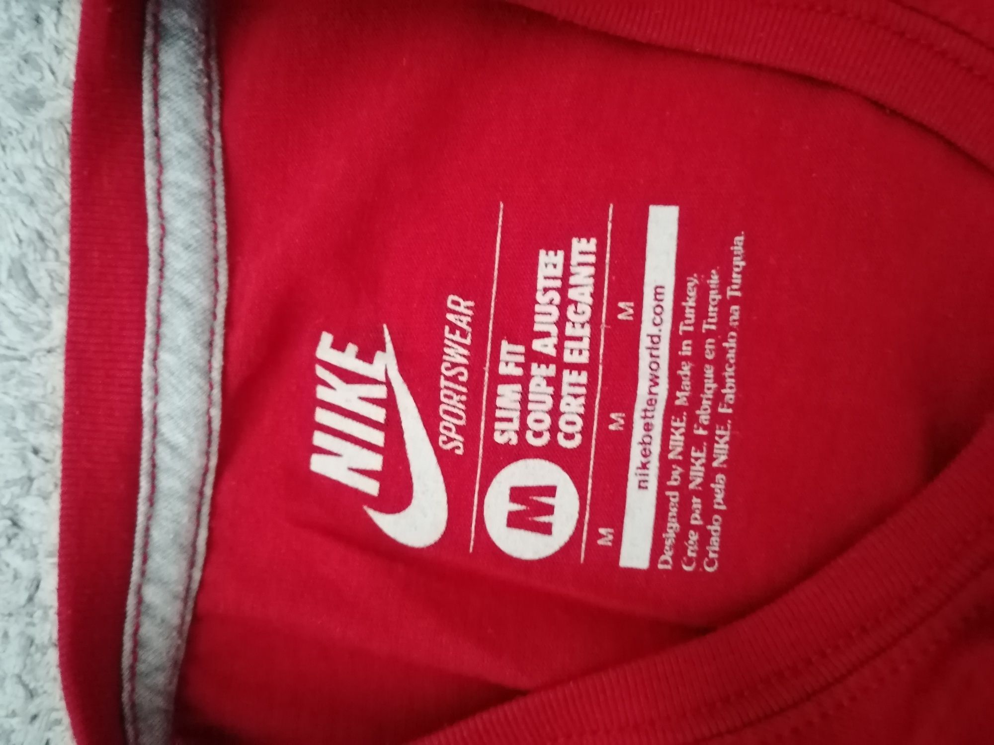 T-shirt Nike rozm.m slim fit czerwony