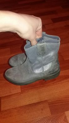 Продам ботиночки из натуральной кожи.Фирма Clarks