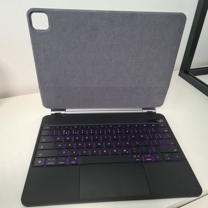 Чохол клавіатура з підсвідкою на Ipad 12.9 "