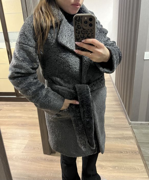 Продам пальто из качественного искусственного каракуля. Новое, 10/10