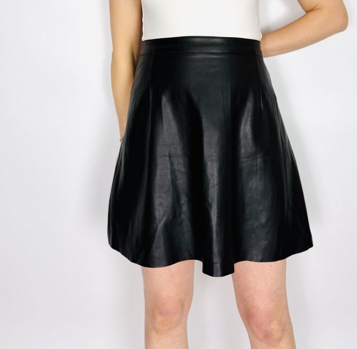 Czarna spódnica z ekoskóry L 40 VILA