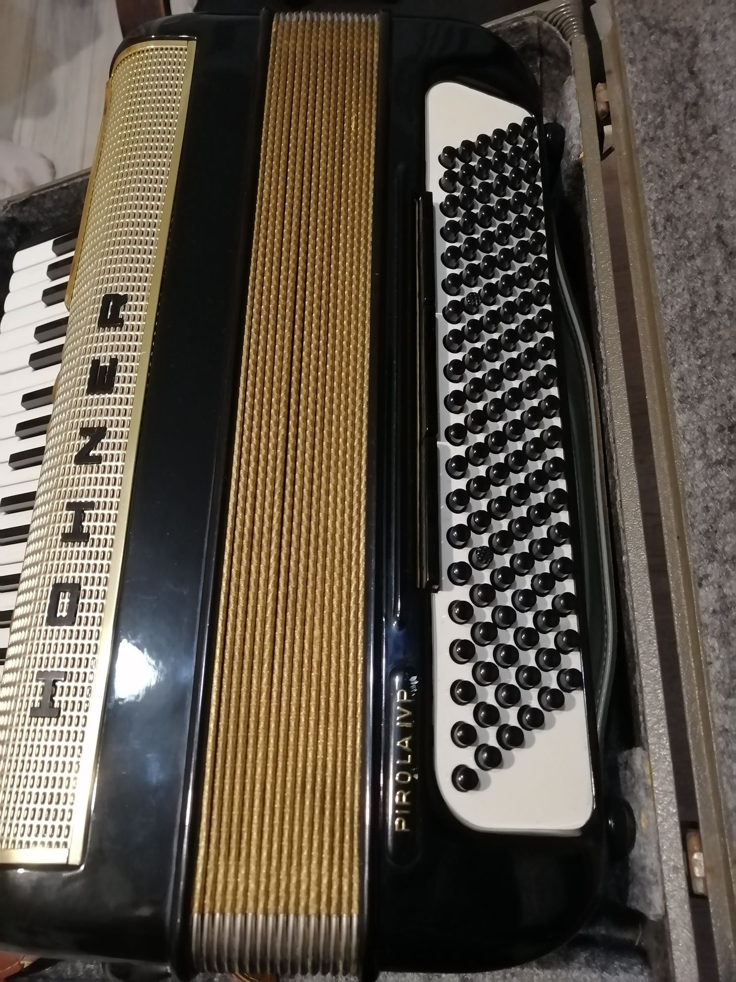 Hohner Pirola IVP 120 basów
